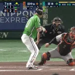 巨人・岸田、流れを引き渡すバント失敗＆パスボール