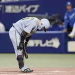 【阪神】中野拓夢が疑惑の判定に首かしげる　１０秒以上打席を離れず　試合後は無言