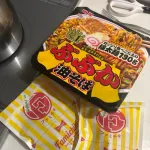 【画像】ワイ、ドカ食い偏差値80越えな夜食をかっ込む