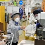 【衝突】Z世代「現金払いとか時代遅れやめろ」→おばちゃん「順番だから待ちなさい」