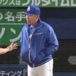 中日、井上監督が審判団に猛抗議　川越が本塁打性の打球→判定変わらず、場内騒然