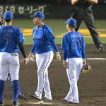 DeNA山崎康晃さん、0勝3敗防御率4.09なのになぜか延長同点の場面で使われサヨナラの戦犯に