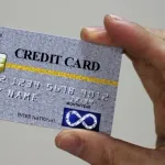 クレジットカード←借金の前借りなのにありがたがって使ってる奴