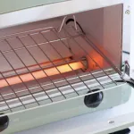 オーブントースターというパンを焼く以外に使い途のない家具