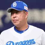中日が痛恨逆転負け＆また故障者の悪夢　九回の攻撃で木下にアクシデント　トレーナーに付き添われてベンチへ　継投が裏目に
