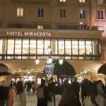 【動画】ディズニーファン「ホテルから手を振るのマウントされてるみたいでウザいんですけど・・・」