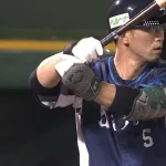 外崎修汰さん、西武ファンの手首を破壊！