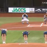 昨日の乃木坂46の始球式、モロ見えでムホホホ