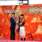 【悲報】東京競馬場に来た小泉進次郎農水大臣、観客から『コメーーーーー！！』と叫ばれる