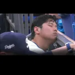 【悲報】大谷翔平さん、試合中に寝てしまう😪