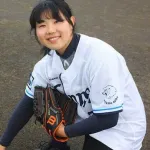 韓国女子野球投手、日本のレジェンド里綾実（35）に憧れ来日。「マッサージをしてくれることもあるんです」