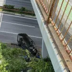 【悲報】ミニバンが高速道路に転落子ども2人が病院搬送運転手は逃走・・・・・・