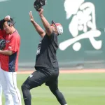 カープモンテロ、矢野に“守備の極意”を伝授するw w w
