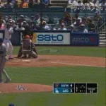 大谷翔平、第三打席で二試合連続マルチ安打となるライト前ヒット！！！！！！！！！！
