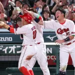 カープ森下、勝ち越し時の喜び方が可愛すぎるw w w
