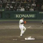【阪神対オリックス1回戦】阪神・石井大智にアクシデント　ピッチャーライナーが頭部に直撃して負傷交代…