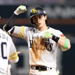 【朗報】SB中堅トリオ、すごすぎる