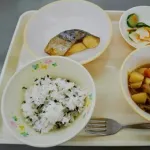 【画像】日本の給食、もはや貧困国というのを隠しきれなくなるｗｗｗｗｗｗｗｗｗｗｗｗｗｗｗｗ