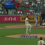 大谷翔平、第五打席で4試合連続安打となる二塁ベースに当たる内野安打!!!!!!