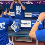 バウアー、タイガーマスクのマスクを借りてウキウキ