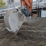 【悲報】建設業界の人手不足、限界突破　現場「中卒でも未経験でも文系でもいいから来て！！」