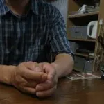 手取りは月15万「空腹は無料のアイスでしのぐ」男性(57)物流倉庫と菓子工場でダブルワーク