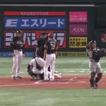 巨人・井上が危険球退場　周東へ頭部死球で球場騒然