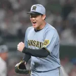阪神・及川雅貴、火消し完了のガッツポーズ！　横浜高の先輩・伊藤将を好救援