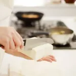 手のひらで豆腐切る奴おるやん