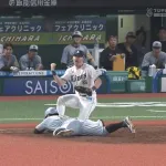佐藤輝明、満塁の1塁ランナーで痛恨の牽制死！ｗｗｗｗ