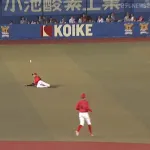 レフト秋山翔吾、痛恨の後逸！　松山かな？？