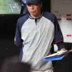 ヤクルト高津監督、2年連続5位(24年最下位と0ゲーム差)今年借金20、これで休養しないとか