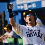 内川聖一「ホークス移籍して１番驚いたのは松田がミラールームで延々と『熱男』の練習してたこと」