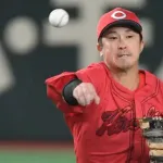 カープ上本、超ファインプレー！日ハム万波の打球を回転キャッチ＆正確スローで長打阻止！！