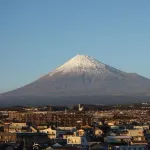【画像】富士山の登山ゲート、軍事境界線みたいになるｗｗｗｗｗｗｗｗｗｗｗｗ