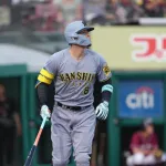 【阪神】佐藤輝明が確信歩き　フェンス直撃シングルヒット