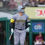 【阪神】佐藤輝明が確信歩き　フェンス直撃シングルヒット