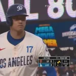 大谷翔平、第二打席は1アウト二三塁のチャンスで申告敬遠→ベッツが2点タイムリーツーベース