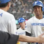 谷繁氏「捕ると思ってすぐに戻って…」日本ハム・万波の“1つ先を狙う走塁”を評価