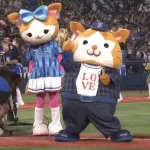 DB.キララ　渾身のオタ芸を披露するスターマンより、西武マスコットのレオにメロメロ
