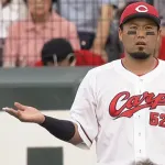 カープ楽天戦『審判混乱』で誤審？末包の好プレーがワンバウンド判定でゲッツー不成立。新井監督＆三木監督が抗議