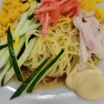 冷やし中華って一口目はめちゃくちゃに美味いよな
