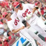 カープ中村奨成、走者一掃の代打逆転3点タイムリーツーベース！森翔平の代打→初球打ちで起死回生打！！