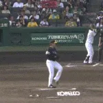 【阪神対ソフトバンク3回戦】阪神の中野に頭部死球、津森は危険球退場 担架が用意されるも自力で立ち上がる