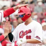 カープ奨成〝走者一掃〟3点決勝打！坂倉ダメ押し打！ファビモン猛打賞！森4回1失点！勝ちパ全投入で栗林9セーブ目！【広島5-2楽天/試合結果】