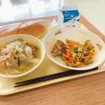 【悲報】給食「お茶はダメ!!牛乳を飲め!牛乳を飲むんだー!ご飯に牛乳!!」wwwwwwwwwwwwwwww