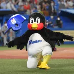ヤクルト株主総会で「つば九郎を戻してほしい」株主が涙ぐみながら訴え 林田球団社長「真摯に受け止めて」