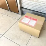 【悲報】国交省「おい、再配達ばっかでドライバー足らねーよ！もう全部置き配、対面は100円追加な」