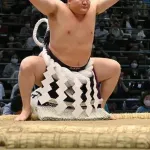 【朗報】白鵬「いままで隠してたけどさ俺ってモンゴル皇帝の子孫なんだわ」