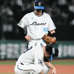 今井の緊急降板で『西武本拠地、暑すぎ問題』再燃　ネット「暑すぎるんだよ」「マジで完全ドーム化を」